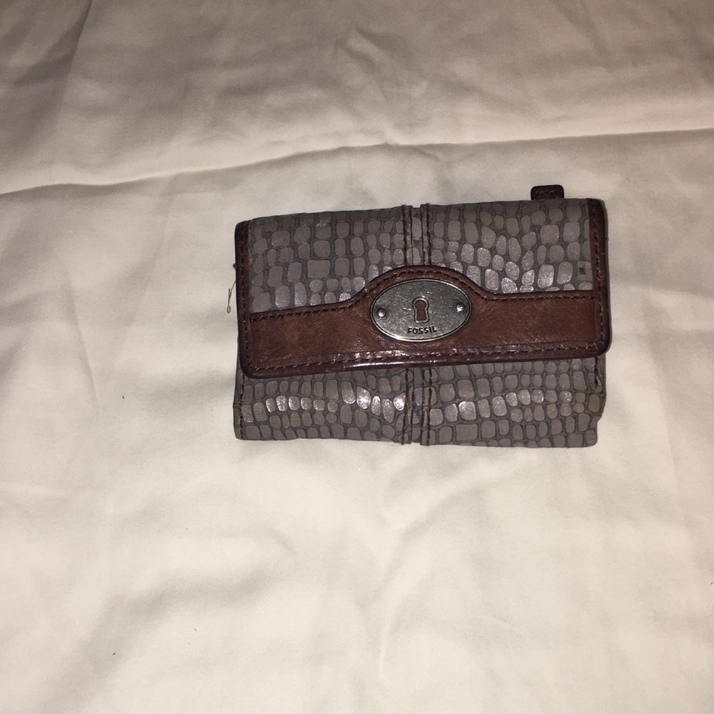 Ladies Wallet Gray With Brown Trim Fossil - image 1